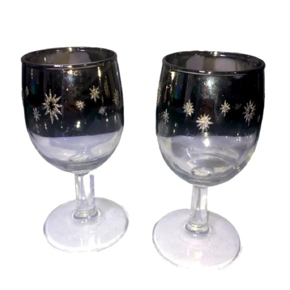Set of 2 Wine Glasses Silver Ombre Raised Snowflakes Dorothy  Thorpe Style - Picture 1 of 4